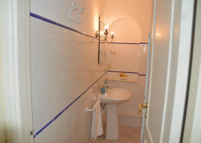 Mimosa Bed & Breakfast 4*