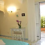 לינה וארוחת בוקר Mimosa