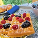 Mimosa לינה וארוחת בוקר 4*